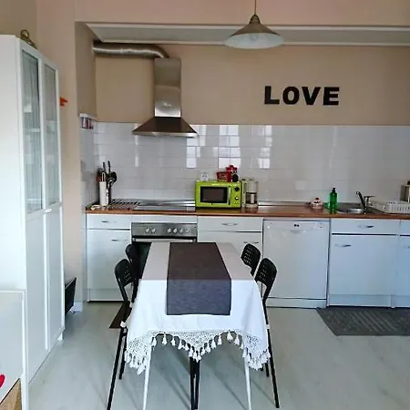 Charming In With Enclosed Garden 45 M² Apartmán